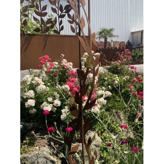 Gartenstecker Gartenstecker mit verschlungenen Ranken und Kugel - Höhe 180cm Produktdetails:
Höhe 180 cm
Breite cm
Gartenstab