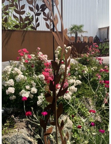 Gartenstecker Gartenstecker mit verschlungenen Ranken und Kugel - Höhe 180cm Produktdetails:
Höhe 180 cm
Breite cm
Gartenstab