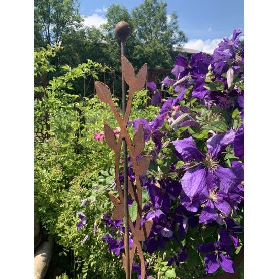 Gartenstecker Gartenstecker mit verschlungenen Ranken und Kugel - Höhe 180cm Produktdetails:
Höhe 180 cm
Breite cm
Gartenstab