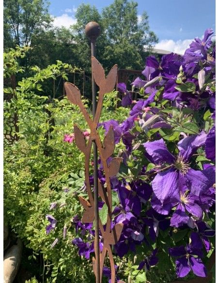 Gartenstecker Gartenstecker mit verschlungenen Ranken und Kugel - Höhe 180cm Produktdetails:
Höhe 180 cm
Breite cm
Gartenstab