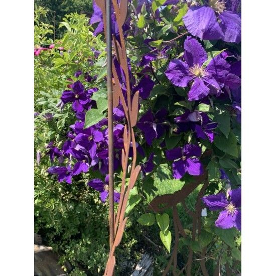 Gartenstecker Gartenstecker mit verschlungenen Ranken und Kugel - Höhe 180cm Produktdetails:
Höhe 180 cm
Breite cm
Gartenstab