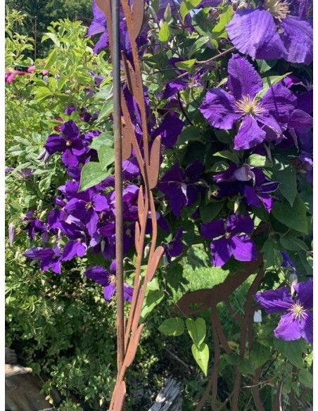 Gartenstecker Gartenstecker mit verschlungenen Ranken und Kugel - Höhe 180cm Produktdetails:
Höhe 180 cm
Breite cm
Gartenstab