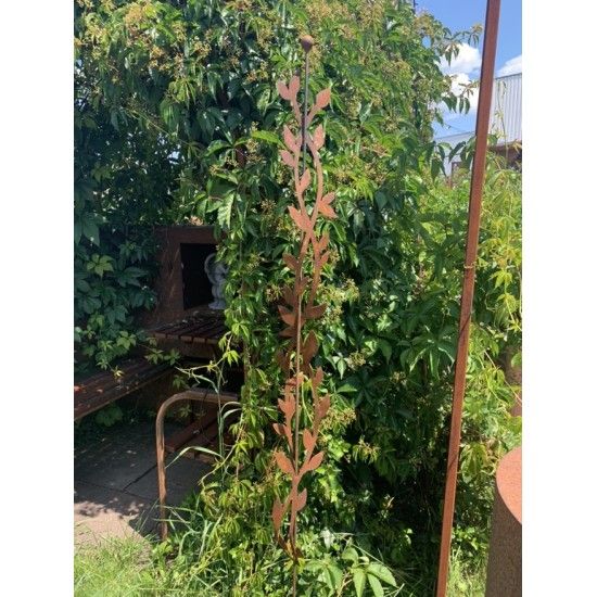 Gartenstecker Gartenstecker mit verschlungenen Ranken und Kugel - Höhe 180cm Produktdetails:
Höhe 180 cm
Breite cm
Gartenstab