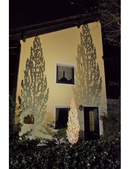 Bäume Edelrost Zypresse - Toscana - mit Ausschnitten, Höhe 180 cm, zum Stecken Höhe 180 cm
Breite 45 cm
hinten ist ein Rohr an