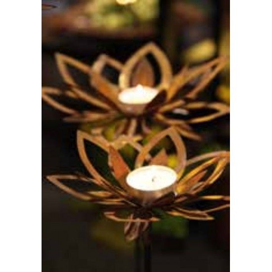 sonstige Blumen Gartendeko Metall Blüte - Cherie - Ø 30 cm mit Hülse für Stab 
Edelrost-Blüte Cherie auf Stab.
Kann nach Belie