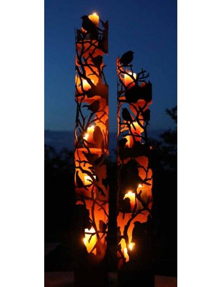 Vogel Deko Windlichtsäule Vögelchen 150 cm - runde Rostsäule Diese runde Vogelsäule ist als Windlichtsäule das ganze Jahr ein Hi