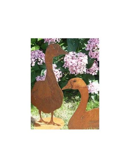 Enten und Gänse Gans seitlich sitzend auf Stab, Höhe 46 cm Ansicht seitlich sitzend mit kurzem Stab
Ganshöhe 46 cm
Gansbreite  Enten und Gänse Gans seitlich sitzend auf Stab, Höhe 46 cm Ansicht seitlich sitzend mit kurzem Stab
Ganshöhe 46 cm
Gansbreite