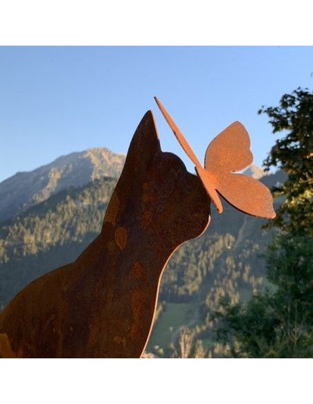 Deko Katzen und Mäuse Deko Katze mit Schmetterling auf der Nase - Höhe 42 cm Diese schöne Katzendeko für den Garten ist eine ein