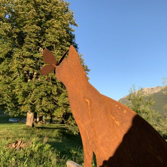 Deko Katzen und Mäuse Deko Katze mit Schmetterling auf der Nase - Höhe 42 cm Diese schöne Katzendeko für den Garten ist eine ein