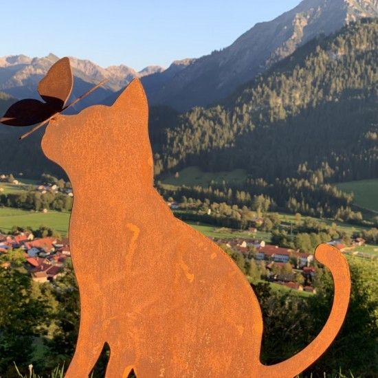 Deko Katzen und Mäuse Deko Katze mit Schmetterling auf der Nase - Höhe 42 cm Diese schöne Katzendeko für den Garten ist eine ein