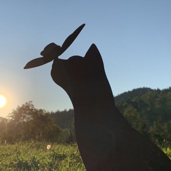 Deko Katzen und Mäuse Deko Katze mit Schmetterling auf der Nase - Höhe 42 cm Diese schöne Katzendeko für den Garten ist eine ein