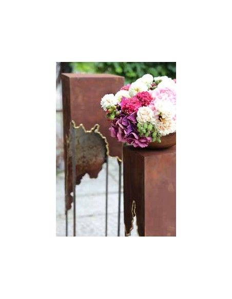 Skulpturen - Rostsäulen und Stelen  Tischchen Riss mit goldenem Rand als Abschluss - Höhe 100 cm - Podest 
Risstisch mit golden