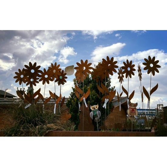 Blumen Gartenstecker Sommerblume - Höhe 100 cm 
diese sommerliche Blume mit Rost Patina ist als Gartenstecker von Juni