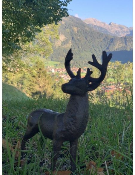 rostige Deko Hirsche und Rehe Deko Hirsch aus Gusseisen - stehend - 24,5 cm hoch 
Dieser aus Gusseisen hergestellte Metall Hirs