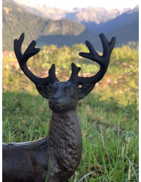 rostige Deko Hirsche und Rehe Deko Hirsch aus Gusseisen - stehend - 24,5 cm hoch 
Dieser aus Gusseisen hergestellte Metall Hirs