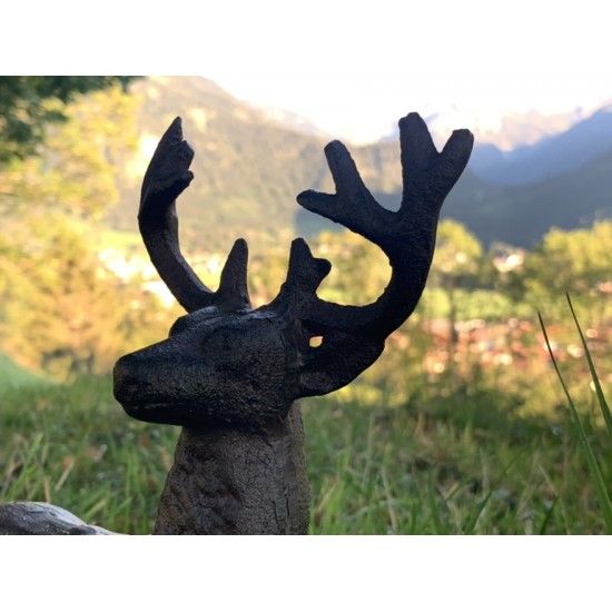 rostige Deko Hirsche und Rehe Deko Hirsch aus Gusseisen - stehend - 24,5 cm hoch 
Dieser aus Gusseisen hergestellte Metall Hirs