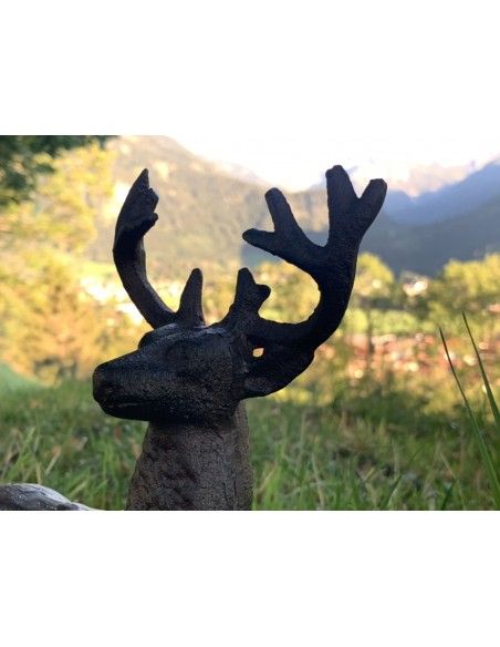 rostige Deko Hirsche und Rehe Deko Hirsch aus Gusseisen - stehend - 24,5 cm hoch 
Dieser aus Gusseisen hergestellte Metall Hirs