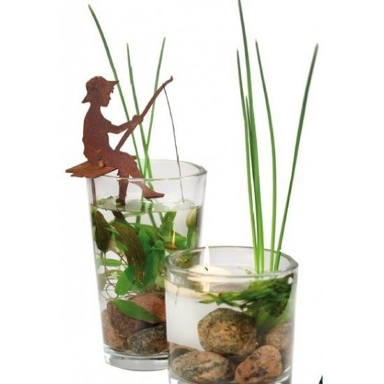 Gartenteich Mini Angler - Finn - 15 cm auf Steg sitzend als Kantenhocker - Rost Angler Gesamthöhe 15 cm,
Tiefe 15 cm
Kleiner A
