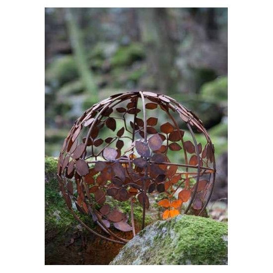 50 cm Dekokugeln in Rost Optik Rost Gartenkugel mit Blättern - außen + innen - Ø 50 cm 
Ø 50 cm
aufwändig gearbeitete Dekokuge