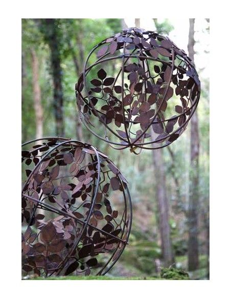 50 cm Dekokugeln in Rost Optik Rost Gartenkugel mit Blättern - außen + innen - Ø 50 cm 
Ø 50 cm
aufwändig gearbeitete Dekokuge