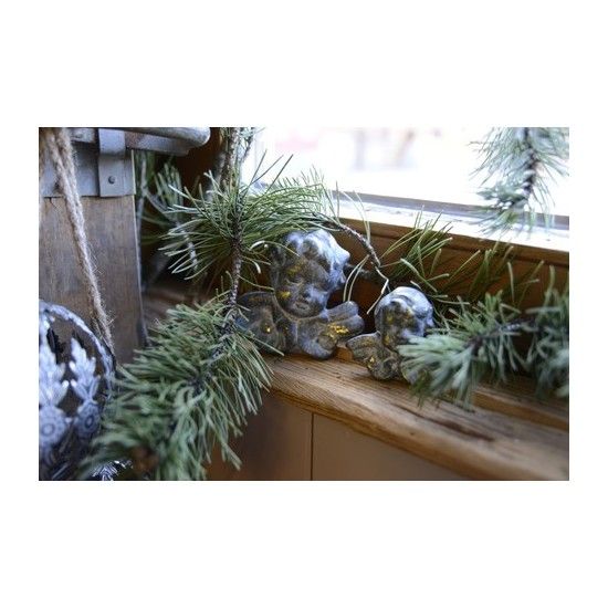 Weihnachtsdeko Engelsköpfe auf Fensterbank