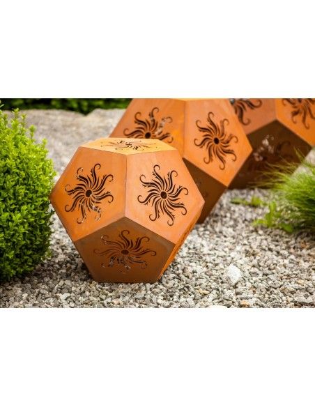 Rostdeko zum Beleuchten Sonnenwürfel, Set (43cm, 53 cm, 68 cm) Formschöner Edelrost Gartenwüfel mit ausgelaserten Sonnen.
 
Pr