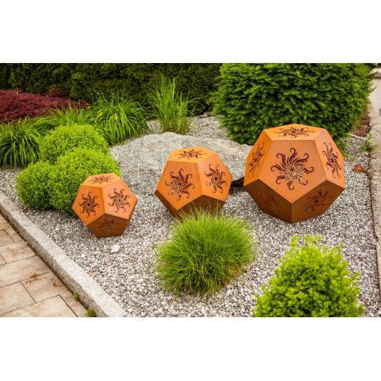 Rostdeko zum Beleuchten Sonnenwürfel, Set (43cm, 53 cm, 68 cm) Formschöner Edelrost Gartenwüfel mit ausgelaserten Sonnen.
 
Pr