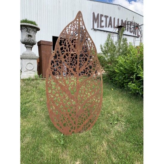 Blätter und Zweige Skulptur - Botanico - klein mit Blattstruktur Höhe 160 cm - besondere Deko Diese Skulptur aus rostigem Metall