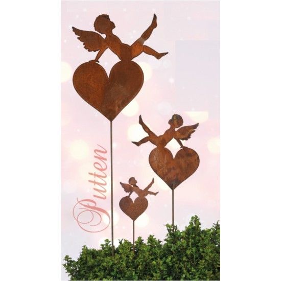 Gartendeko Rost Gartenstecker große Putte auf Herz sitzend 55 cm mit Stab 120 cm Dies ist eine Engelsputte auf einem Herz sitzen