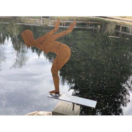 Badenixen Deko Badenixe - Turmspringerin auf Holzklotz - Höhe 22 cm - klein 
kleine Kunst und Turmspringerin ist die ideale Dek