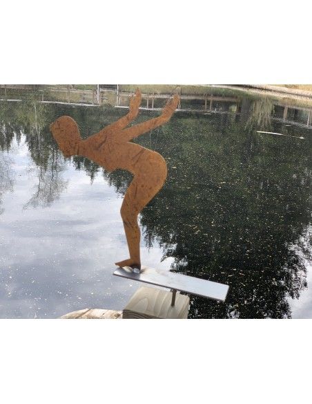 Badenixen Deko Badenixe - Turmspringerin auf Holzklotz - Höhe 22 cm - klein 
kleine Kunst und Turmspringerin ist die ideale Dek