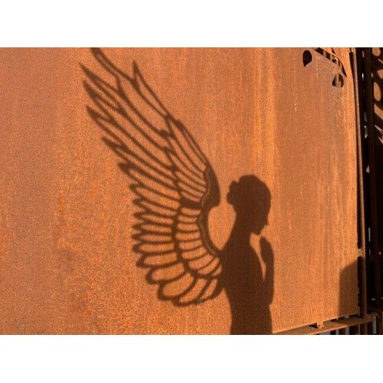 Weihnachtsdeko Metall Engelfigur XL - Santine - Höhe 77 cm Große Rost Engelfigur mit andächtiger Haltung und filigranen Flügel M