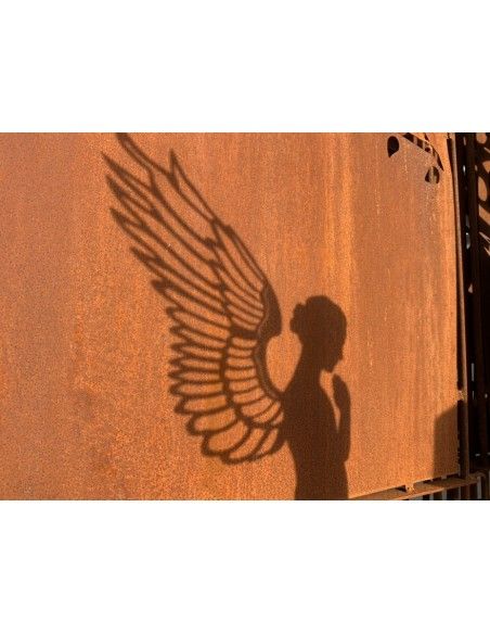 Weihnachtsdeko Metall Engelfigur XL - Santine - Höhe 77 cm Große Rost Engelfigur mit andächtiger Haltung und filigranen Flügel M