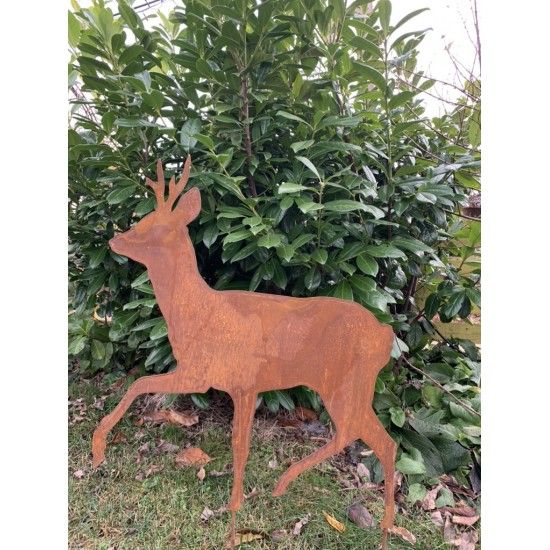 Weihnachtsdeko Gehender Rehbock als Gartenstecker Höhe 72 cm -  Größe 2 
Gehender Rehbock auf kurzem Stab
Größe 2
Höhe 72 cm
