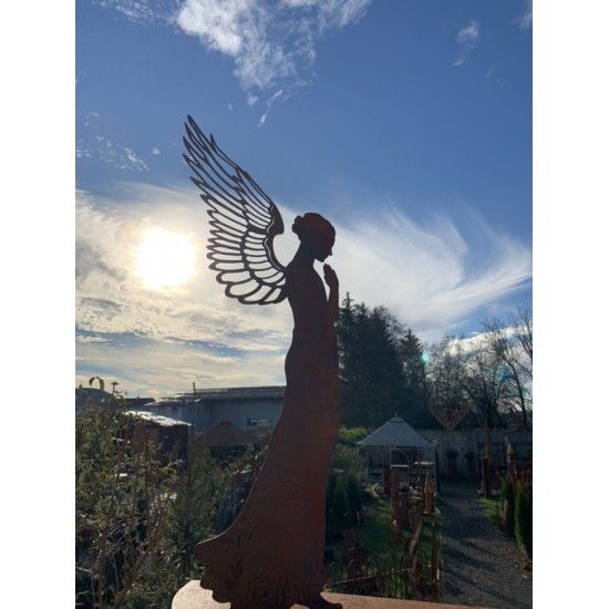 Weihnachtsdeko Metall Engelfigur XL - Santine - Höhe 77 cm Große Rost Engelfigur mit andächtiger Haltung und filigranen Flügel M