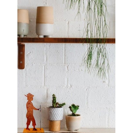 Hirtenjunge Ziegenpeter - Alpenländische Deko  - Höhe 18 cm 
Höhe 18 cm
Breite (mit Platte) 10 cm