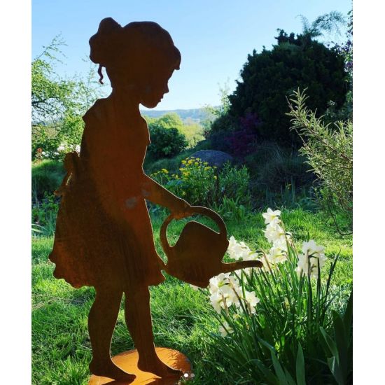 Kinder Lisa Groß mit Gießkanne Gießendes Mädchen "Lisa"
auf Platte
Höhe: 103 cm
Breite: 61 cm