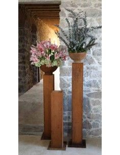 Rechteckige Säulen Säule mit Standfuß schmal - 80 cm hoch Schmale Podestsäule mit angeschweißtem Standfuß.
Höhe 80 cm
Länge