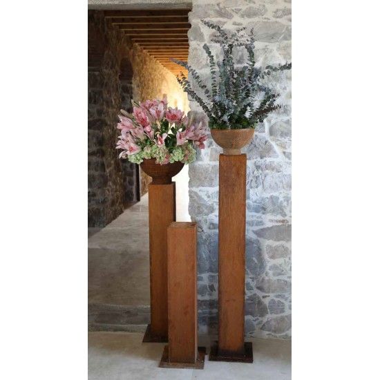 Rechteckige Säulen Säule mit Standfuß schmal - 80 cm hoch Schmale Podestsäule mit angeschweißtem Standfuß.

Höhe 80 cm
Länge 