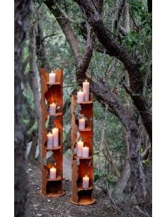 Gartendeko Rost Säule mit Rissen offen auf Platte - 4 Böden - Höhe 117 cm Risssäule mit 4 Zwischenböden auf einer Standplatte.
