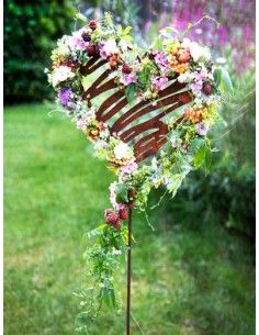 Weihnachtsdeko Herz Bleistiftzeichnung als Gartenstecker - Skizzen Herz - klein - 28 cm breit 
Deko Herz im Bleistift Design
B 2