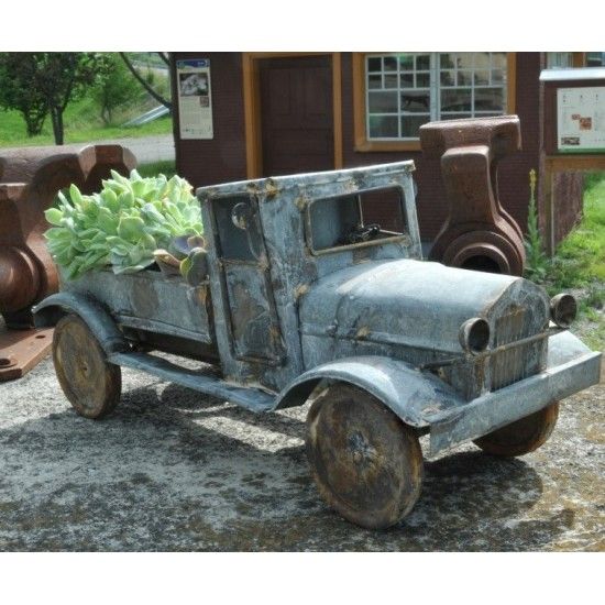 https://www.metallmichl.de/29300-large_default/deko-truck-zum-bepflanzen-austin-grau-48-cm-lang-shabby-look.jpg