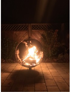 runde Feuerschalen Feuerkugel Rost als Globus - 75 cm hoch - Brennende Weltkugel als Feuerschale 
Feuerkugel aus Rost in Form e 2