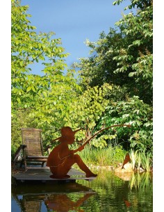 Gartendeko Rost Fischender Angler Manni mit kurzem Stab - 70 cm hoch - Fischerjunge 
Höhe ca. 70 cm,
Länge 100 cm,
inkl. Fisc 2