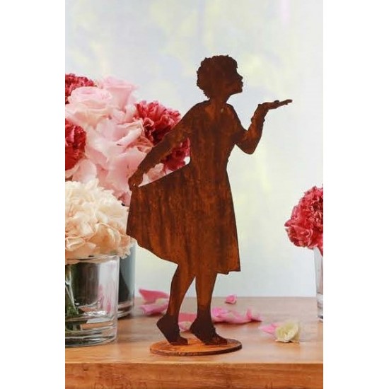 Hochzeitsdeko Vintage und Einzigartig Kleine Dekofigur Mila mit Kusshand auf Platte, Höhe 26 cm 
Kleine Mila mit Kusshand auf P