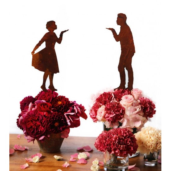 Gartendeko Rost Kleine Mila mit Kusshand auf kurzem Stab, Höhe 26 cm, Stab ca. 15 cm 
Kleine Mila mit Kusshand auf kurzem Stab