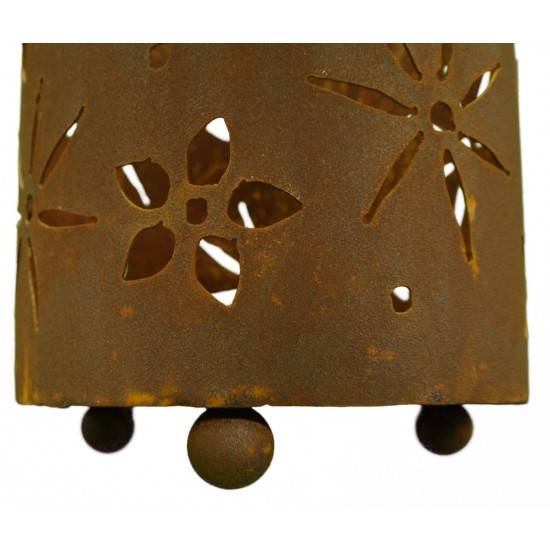 Frühlingsdeko Metall Windlicht Blüten Motiv Höhe 35 cm, Ø 22cm 
Schönes wetterfestes Gartenwindlicht mit einem sommerlichen Blü