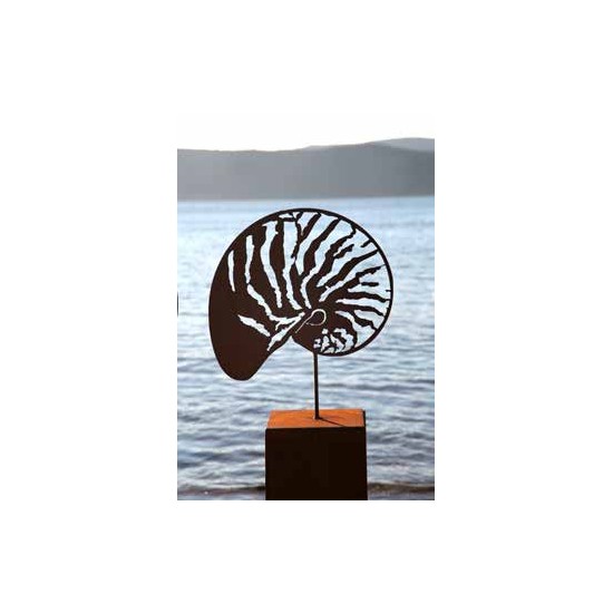 Maritime Deko XL Deko Muschel - Nautilus - groß 47 x 60 cm aus Metall mit Standplatte 
47 x 60 cm
auf Platte 29x29 cm
passt i