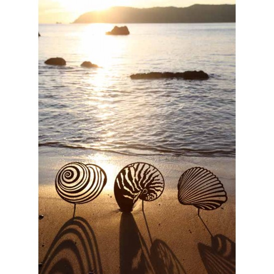 Maritime Deko XL Deko Muschel - Nautilus - groß 47 x 60 cm aus Metall mit Standplatte 
Maritime Deko mit Muscheln im Garten ist