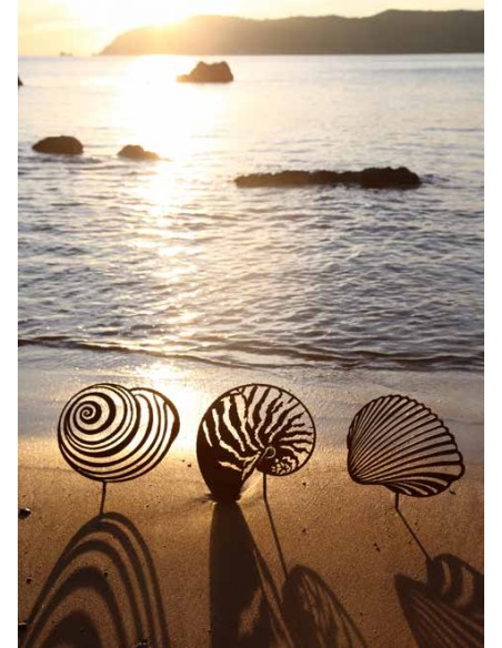 Maritime Deko XL Deko Muschel - Nautilus - groß 47 x 60 cm aus Metall mit Standplatte 
Maritime Deko mit Muscheln im Garten ist
